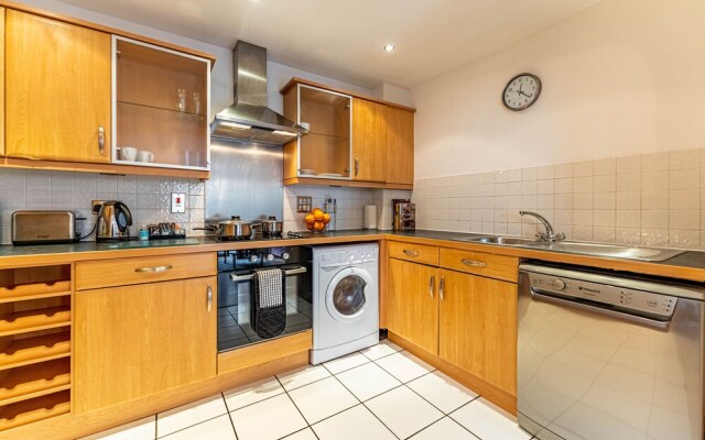 Celador Apartments - Riverside House Serviced Apartments
