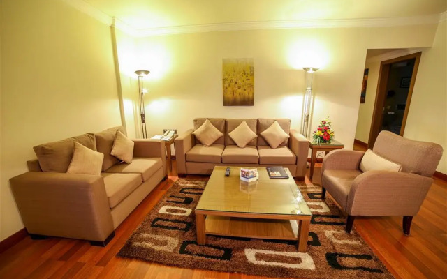 Golden Tulip Suites Breida Al Q