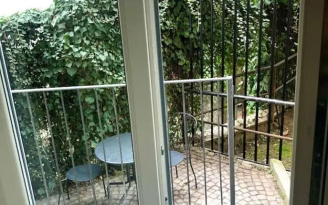 Lovely 2 Room Apartment with Small Garden