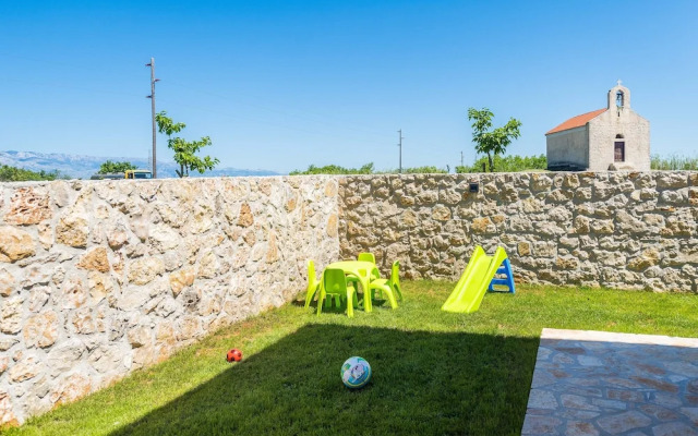 Luxury Villa With Heated Pool 05