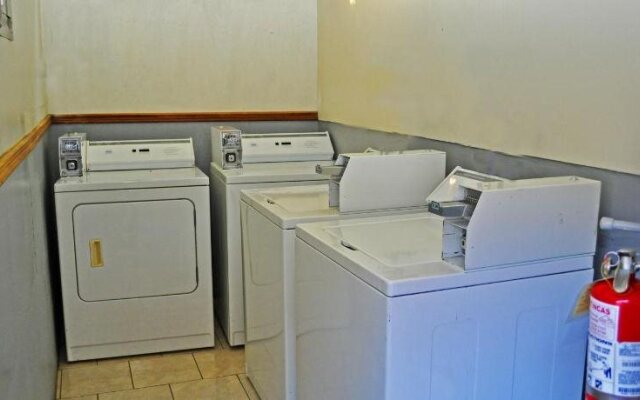Prado Inn & Suites