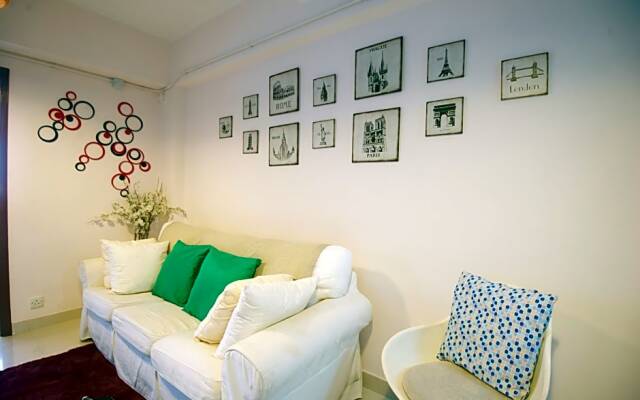 WC Downtown 3-bedroom Apartment MTR Downstairs 14C