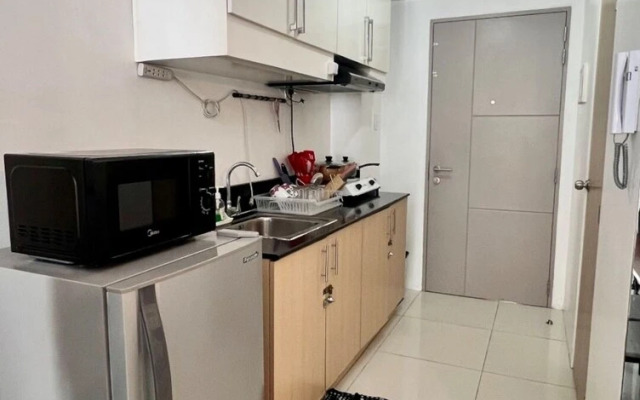 Dr. Calayan's Cozy Wind Residences Tagaytay Taal View