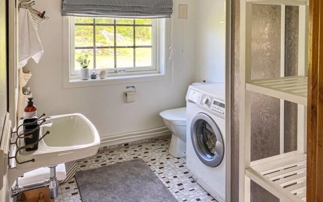 Nice Home in Stavang With 4 Bedrooms