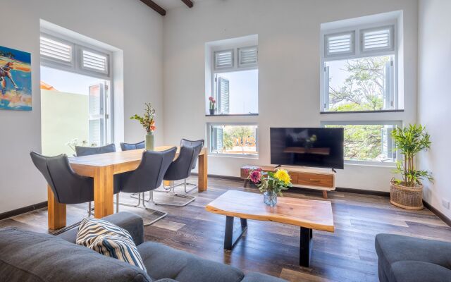 ☀️Sunshine☀️  Magnificently Bright 2BR Top City Centre Townhouse