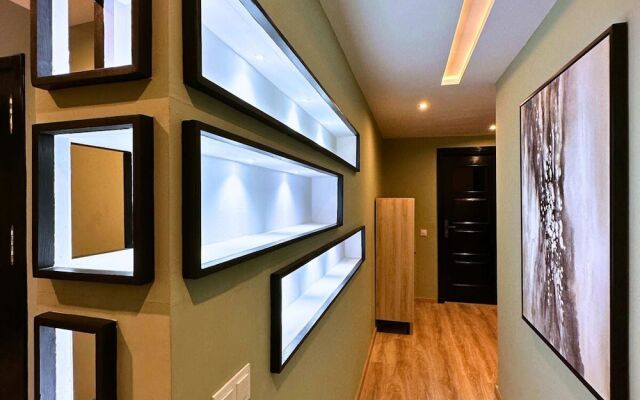 The Tropical Luxury 2BR City Centre Retreat