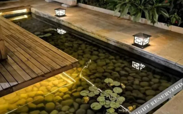 Jianshui Yanqitang Private Courtyard Inn (Jianshui Ancient City Small Train Store)