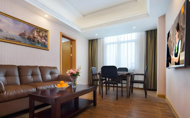 Vienna Hotel (Huidong and Run Pedestrian Street)