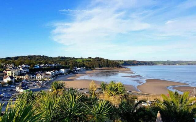 Beautiful apartment with private pool near Tenby