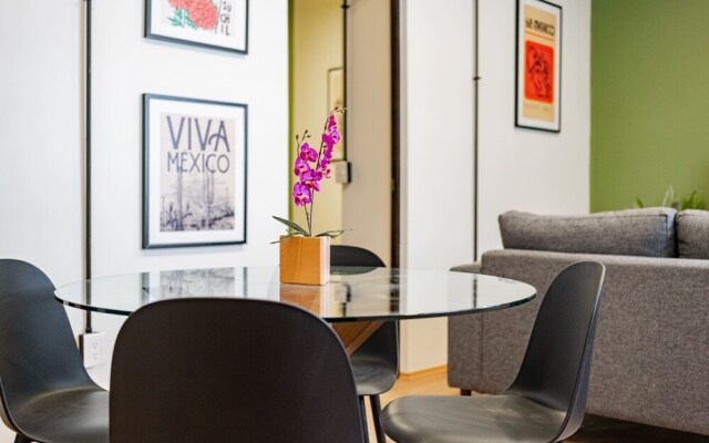 Mariano Escobedo Apartments by VH