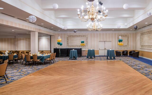 Holiday Inn & Suites Pittsfield-Berkshires by IHG