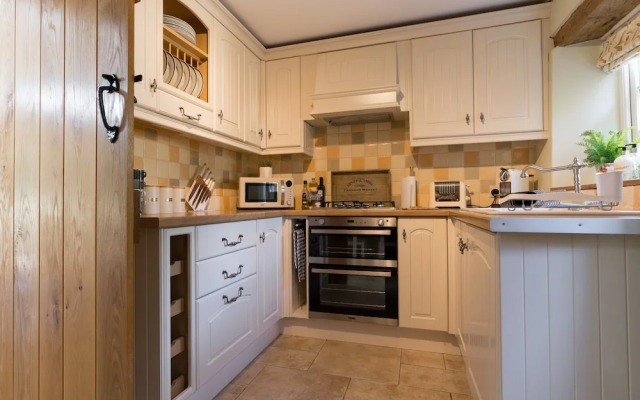 Stunning 2 Bed Cottage in Fordwells
