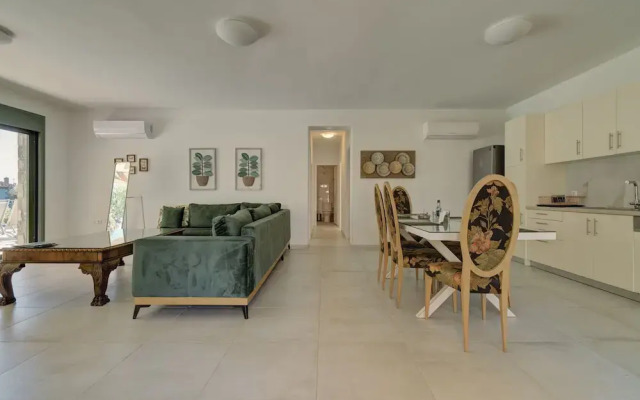 Ouzo Stone House 2, with private pool