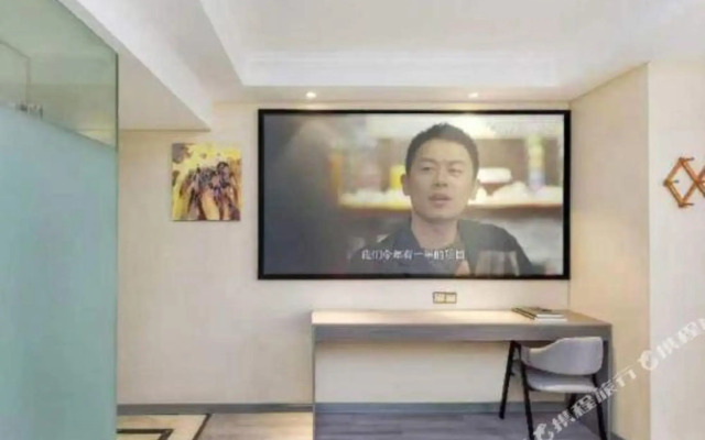 Xinyue Hotel (Dadukou District Ping'an Light Rail Station)