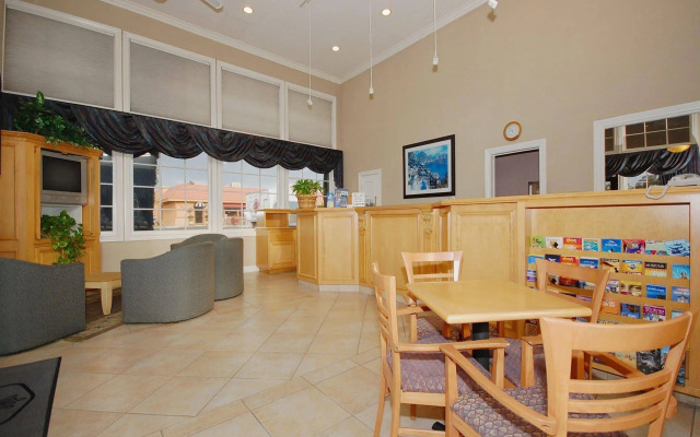 Studio 6 Corona, CA - West