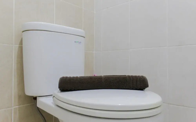 Fresh And Bright Studio Room At Nifarro Park Apartment