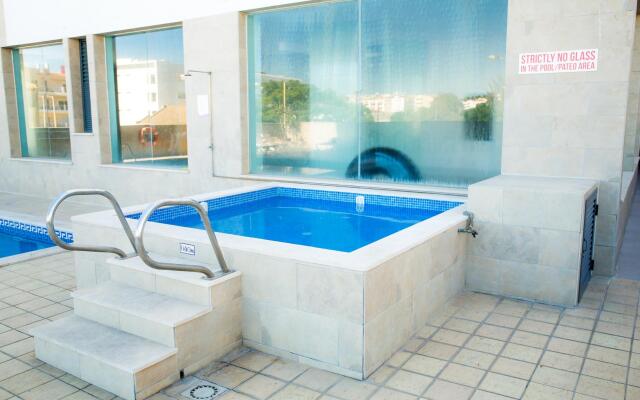 B08 - Central 2 Bed with Spa and Pool