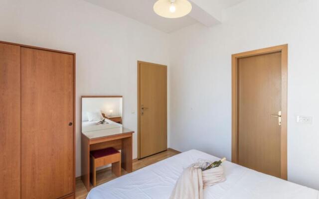 Apartments and rooms Vedra