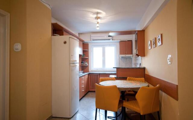 Ta'arof Apartment