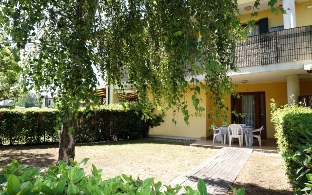 Holiday House With Pool and Garden