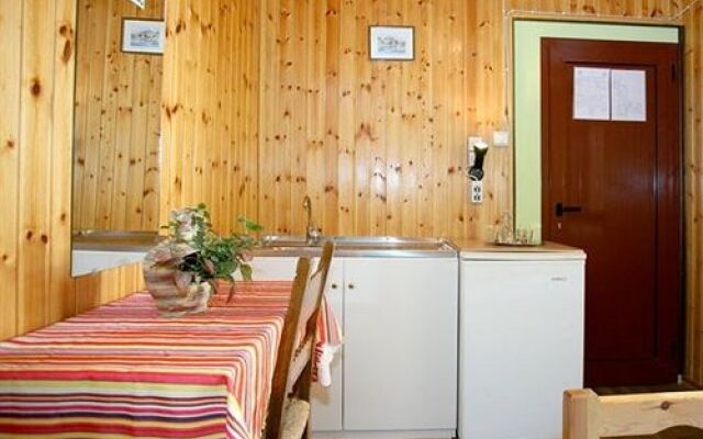 Morfea's Nest Rooms & Studios