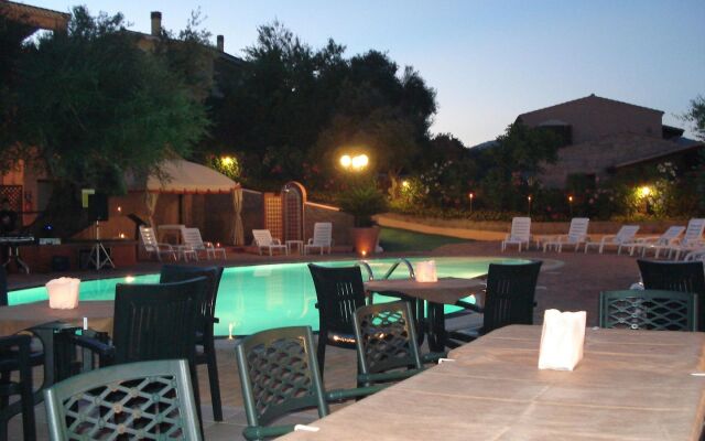 Albergo Residenziale Li Troni