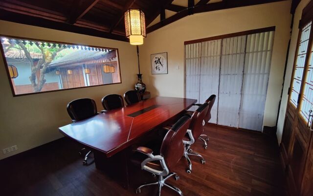 Yushili Hotel & Restaurant