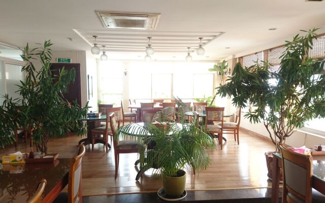 Modern SaiGon Hotel 2