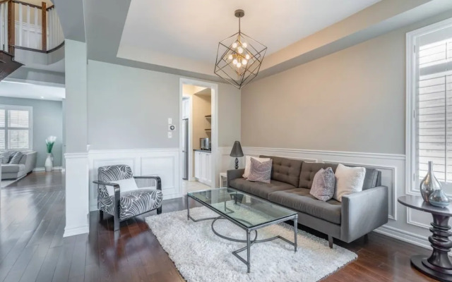 Stylish 4BR Oasis Peaceful Mississauga Location