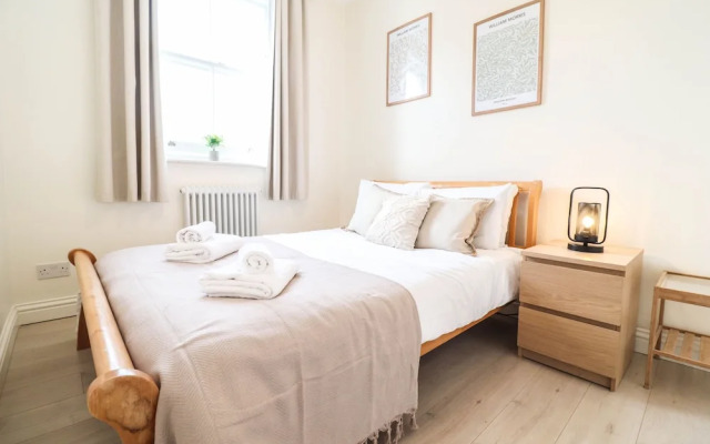 Right by Oval Station - 2 bed Flat Free Wifi