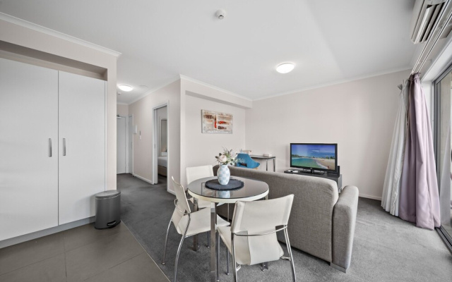 Bright 1-bed Apartment in Greenway