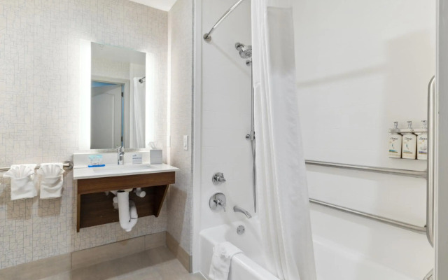 Holiday Inn Express & Suites Mountain View Silicon Valley by IHG