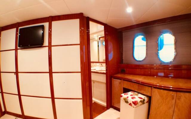 Easyacht Boat & Breakfast
