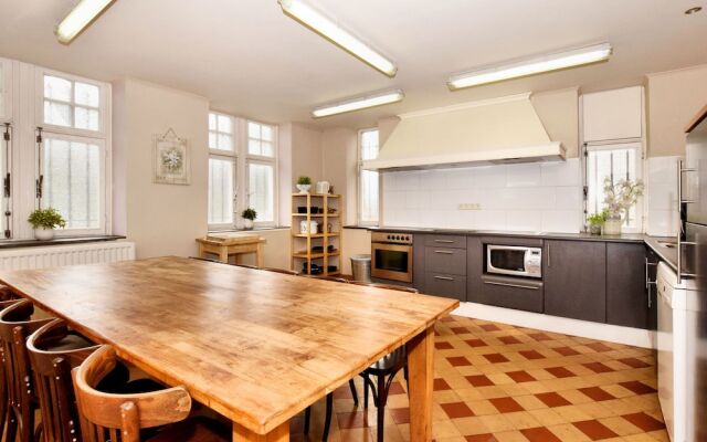 Beautiful, Authentic Group House With Modern Amenities in Mondain Spa