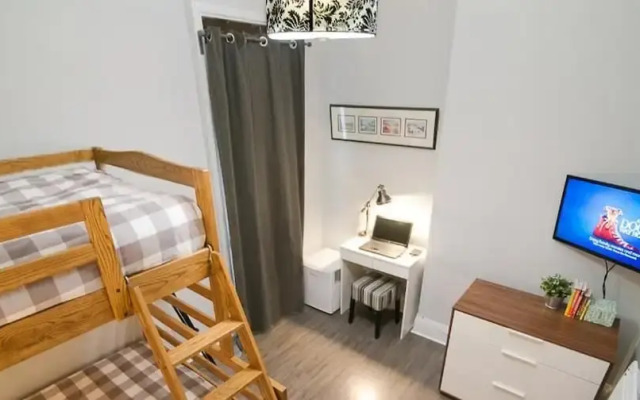 The Clarence Park - Hostel