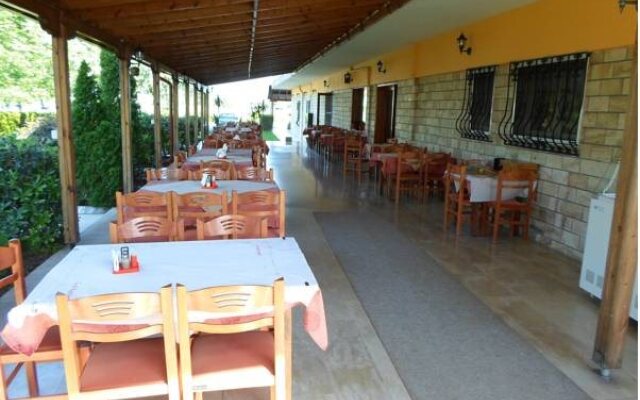 Denis Hotel and Bungalows