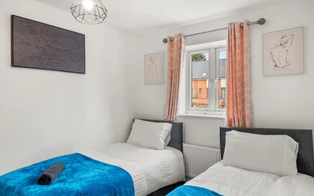 Charming 3 Bedroom House in Reading