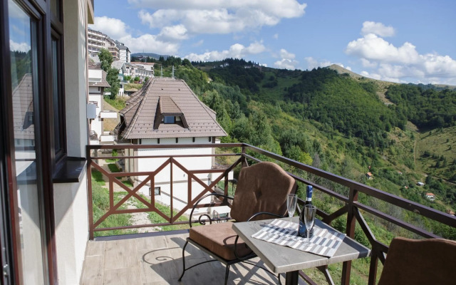 Dvori Sky View E13 Kopaonik - free private parking