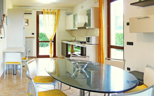 Great and Colourful Apartment Near Bardolino