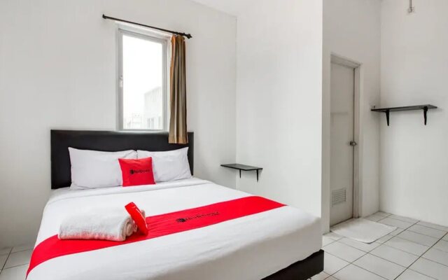 RedDoorz near Pantai Ria Kenjeran