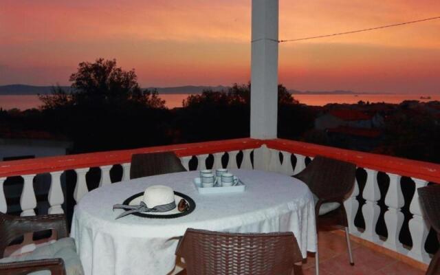 Apartments More - 300 m from beach