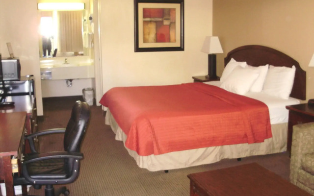 Trade Winds Central Inn