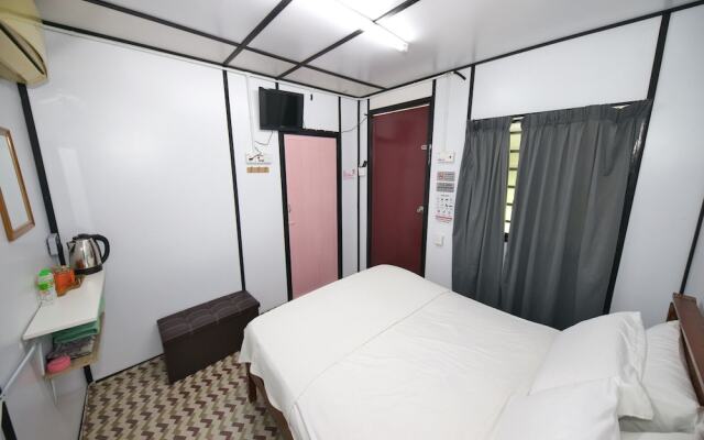 OYO 90960 Rajawali D'cabin Chalet Room