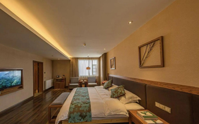 Jin Ding Hotel (Yuexia Building)