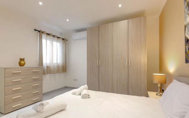 Seafront Penthouse w Unobstructed Sea Views