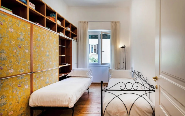 Light Apartment in Albaro