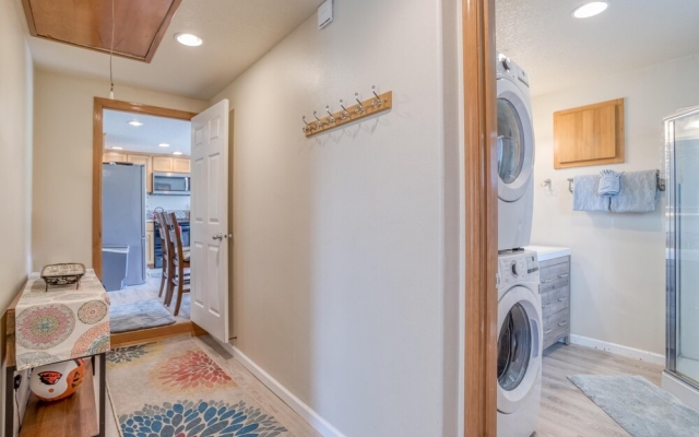 New Listing! Spacious Riverfront Gem W/ Firepit Home