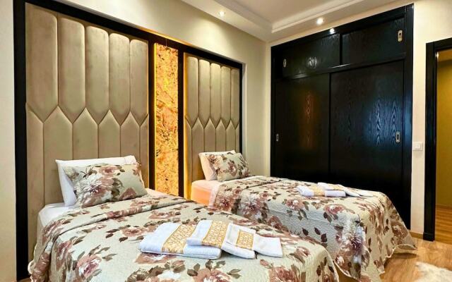 The Tropical Luxury 2BR City Centre Retreat