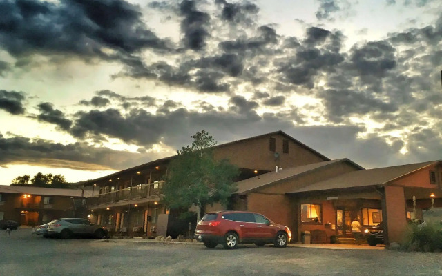 Red Ledges Inn