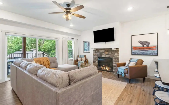 New Lakeside Haven - Picturesque